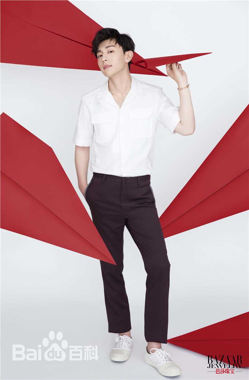 邓伦(Allen)芭莎珠宝素颜照相册