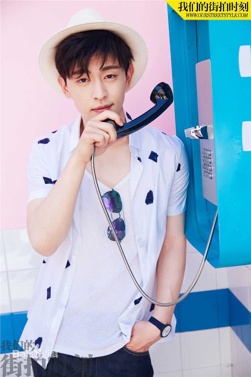 邓伦(Allen)我们的街拍时刻性感图片图集