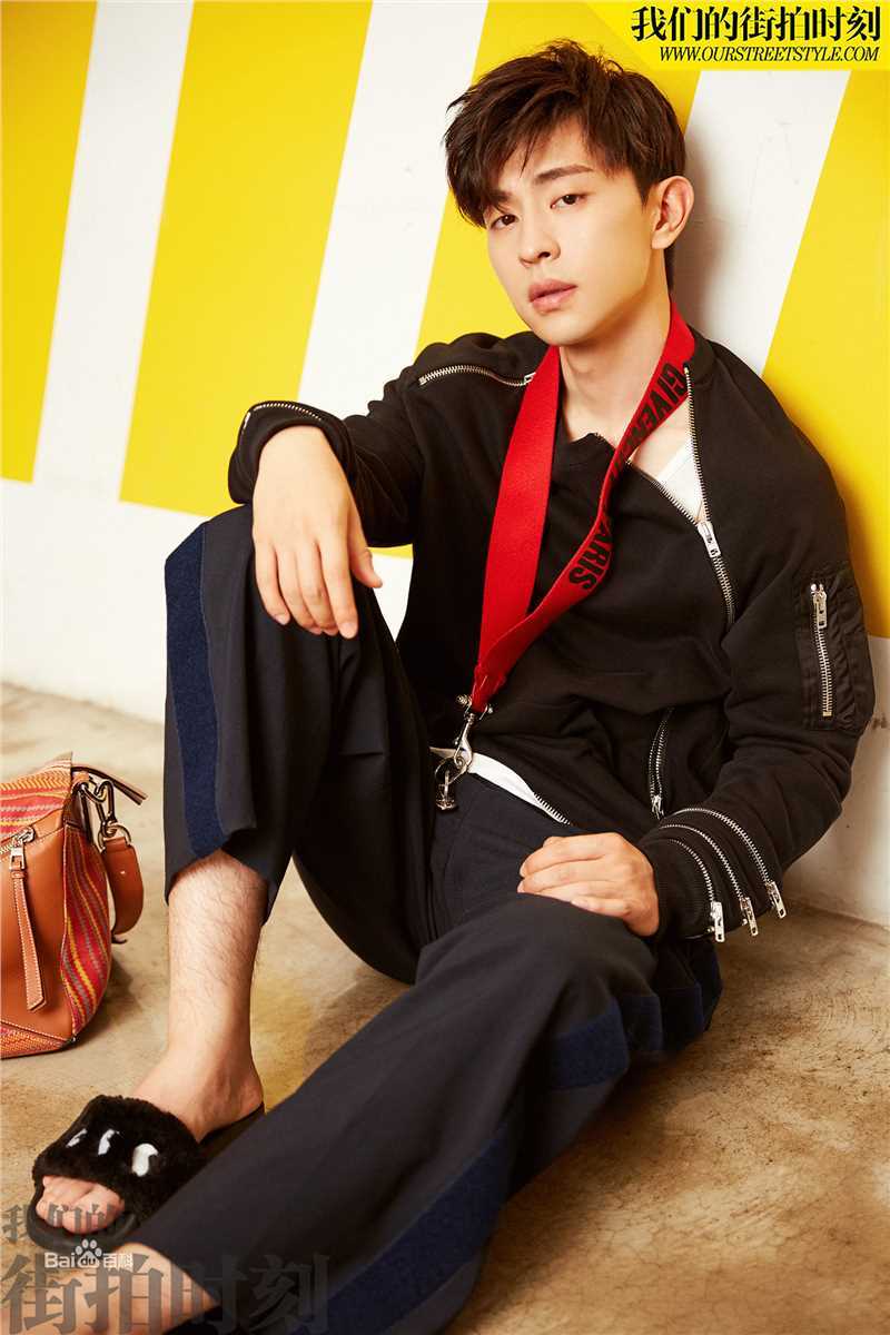 邓伦(Allen)我们的街拍时刻性感图片图集