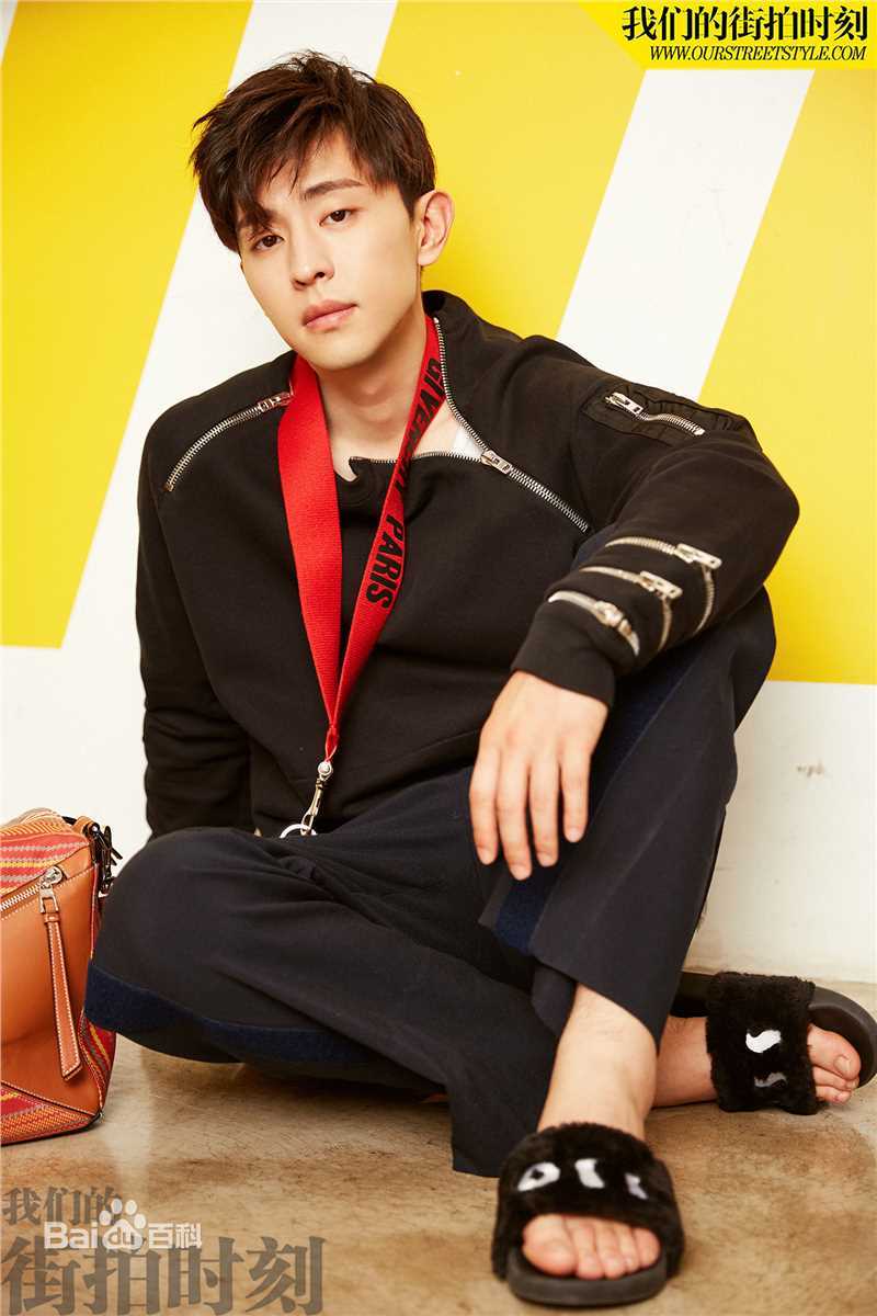 邓伦(Allen)我们的街拍时刻性感图片图集