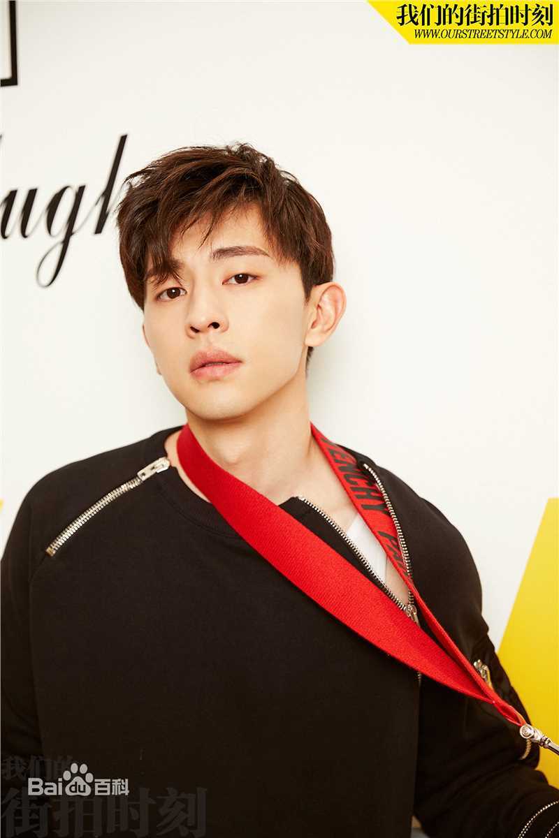 邓伦(Allen)我们的街拍时刻性感图片图集