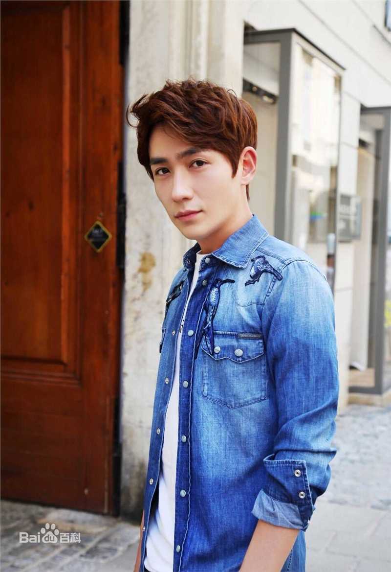 朱一龙(Zhu Yilong)街拍图片图集