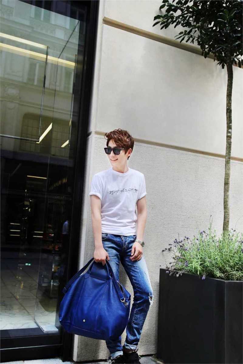 朱一龙(Zhu Yilong)街拍图片图集