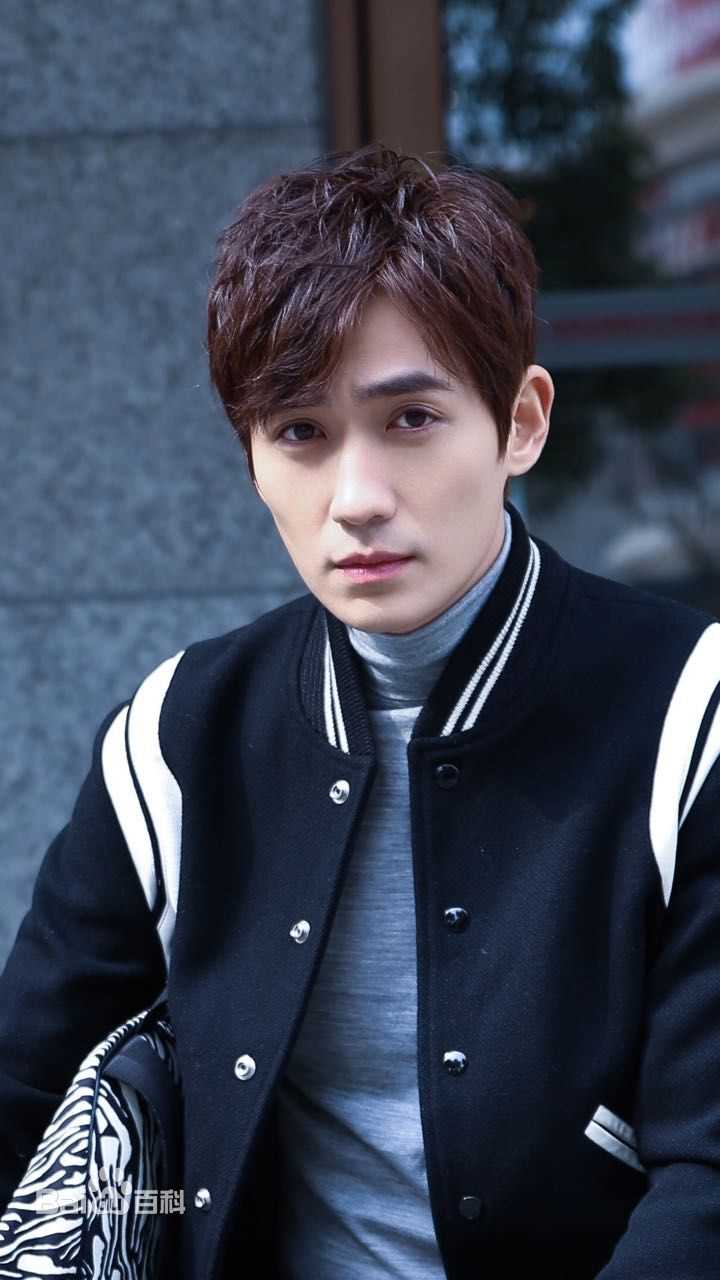 朱一龙(Zhu Yilong)街拍图片图集