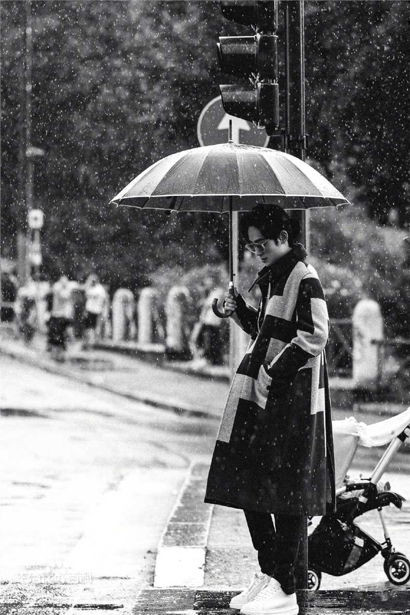 朱一龙(Zhu Yilong)街拍图片图集