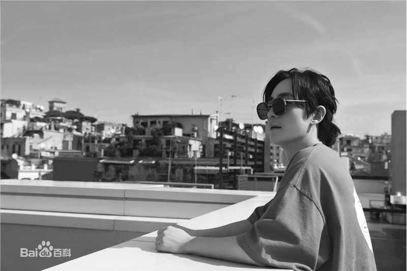 朱一龙(Zhu Yilong)街拍图片图集