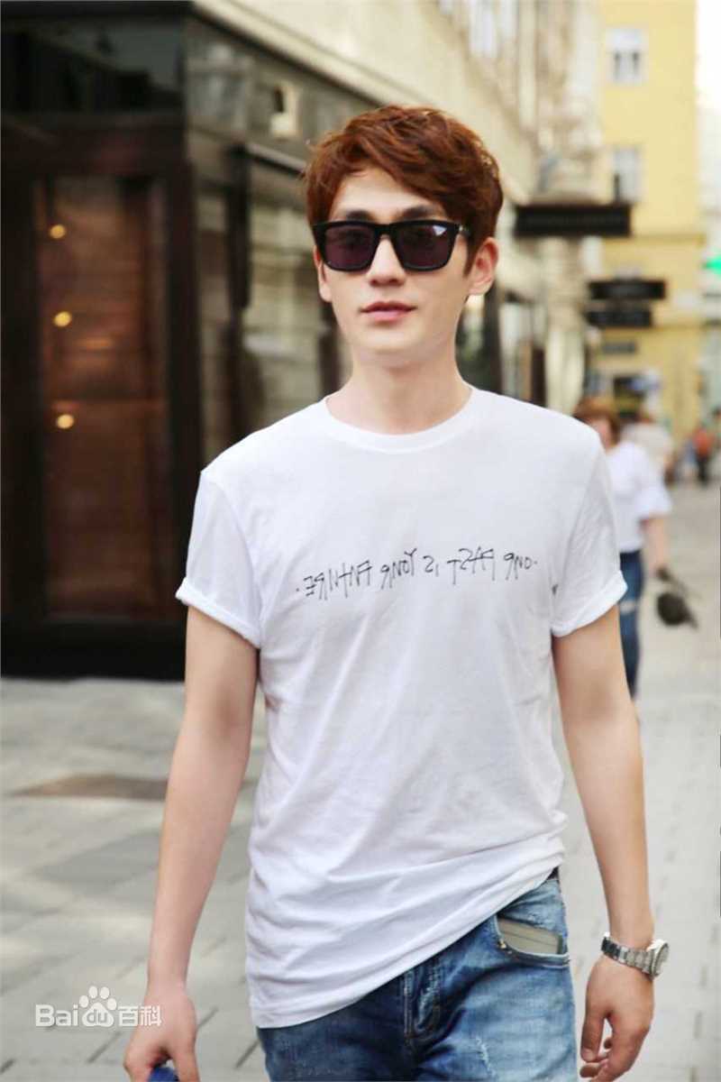 朱一龙(Zhu Yilong)街拍图片图集