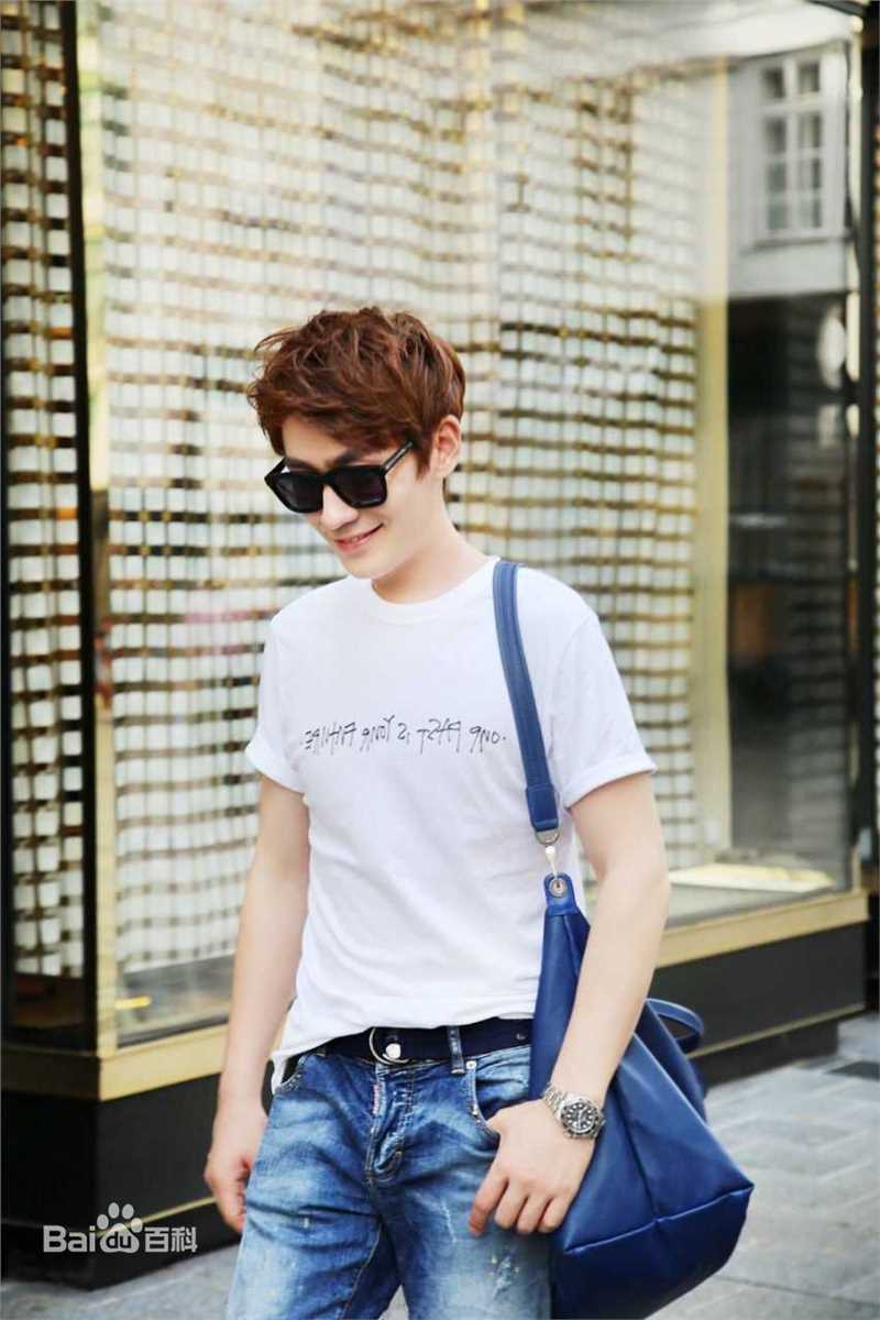 朱一龙(Zhu Yilong)街拍图片图集