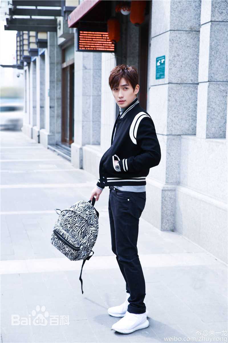 朱一龙(Zhu Yilong)街拍图片图集