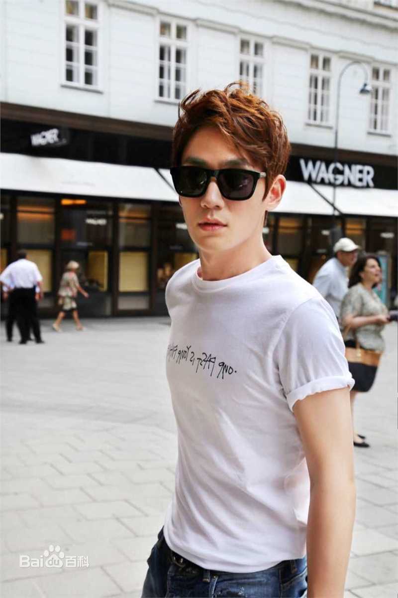 朱一龙(Zhu Yilong)街拍图片图集