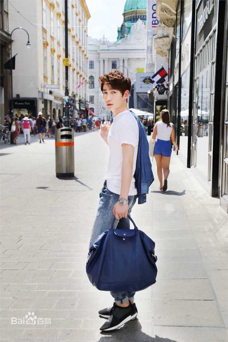 朱一龙(Zhu Yilong)街拍图片图集