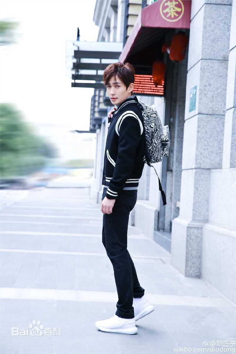 朱一龙(Zhu Yilong)街拍图片图集