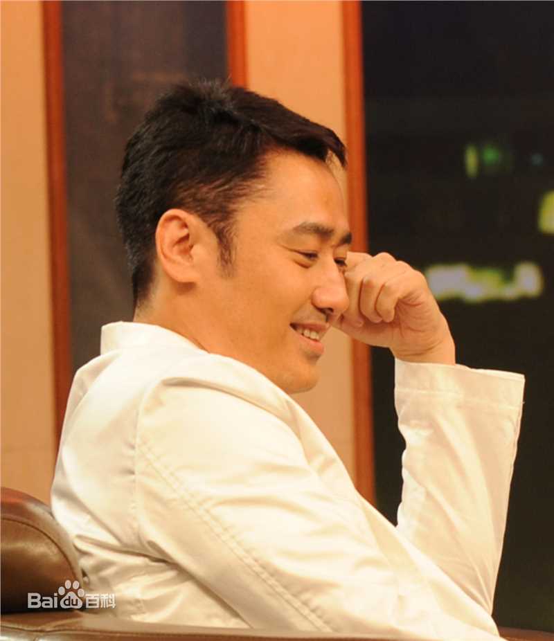 吴秀波2011电视人物访谈照前后照片