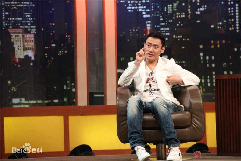 吴秀波2011电视人物访谈照前后照片