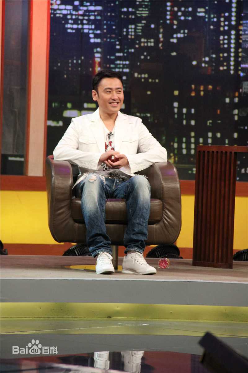 吴秀波2011电视人物访谈照前后照片