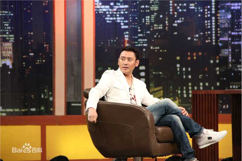 吴秀波2011电视人物访谈照前后照片