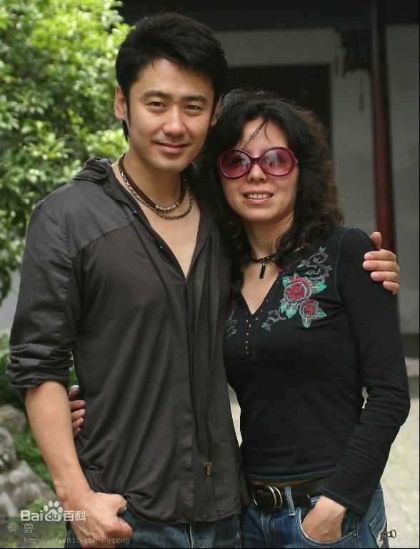 吴秀波合照素颜照壁纸