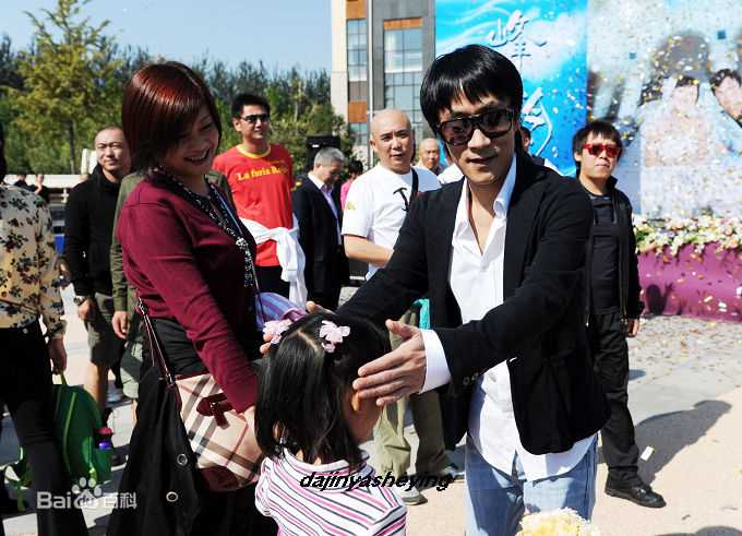 高峰(Gao Feng)婚照性感图片图集