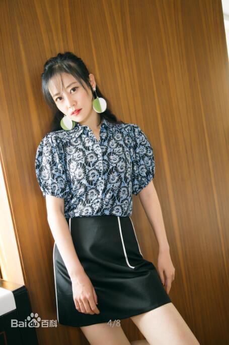 谭卓现场活动照性感图片图集