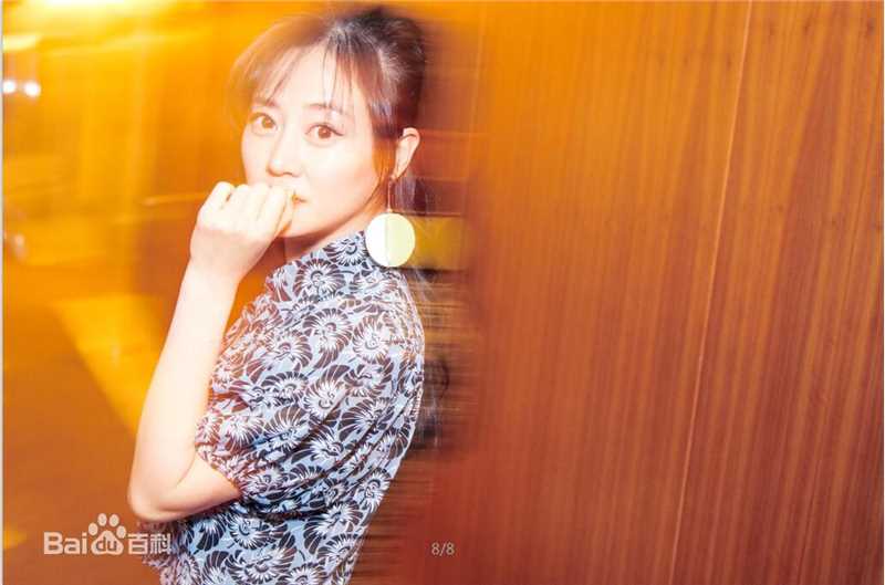 谭卓现场活动照性感图片图集