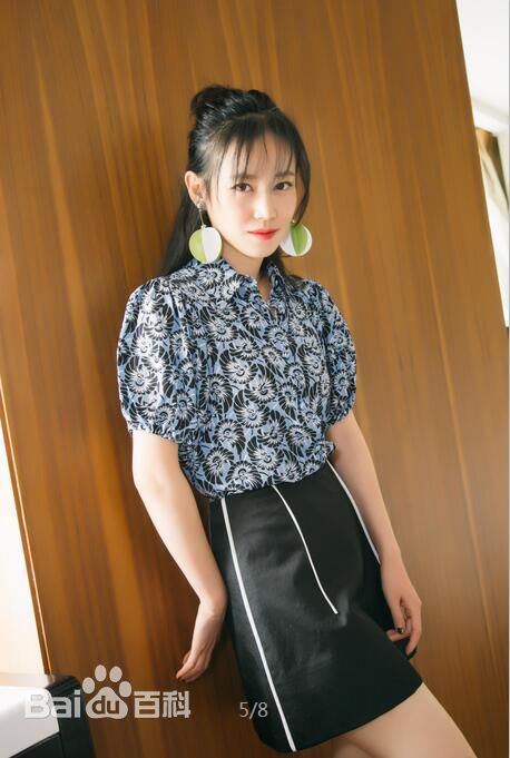 谭卓现场活动照性感图片图集