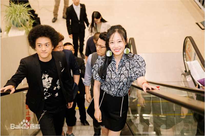 谭卓现场活动照性感图片图集