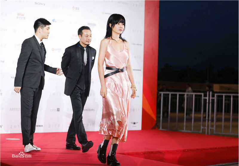 谭卓现场活动照性感图片图集