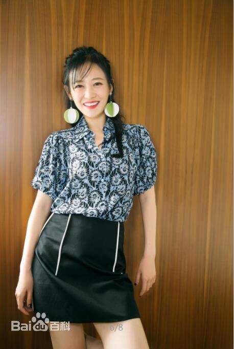 谭卓现场活动照性感图片图集