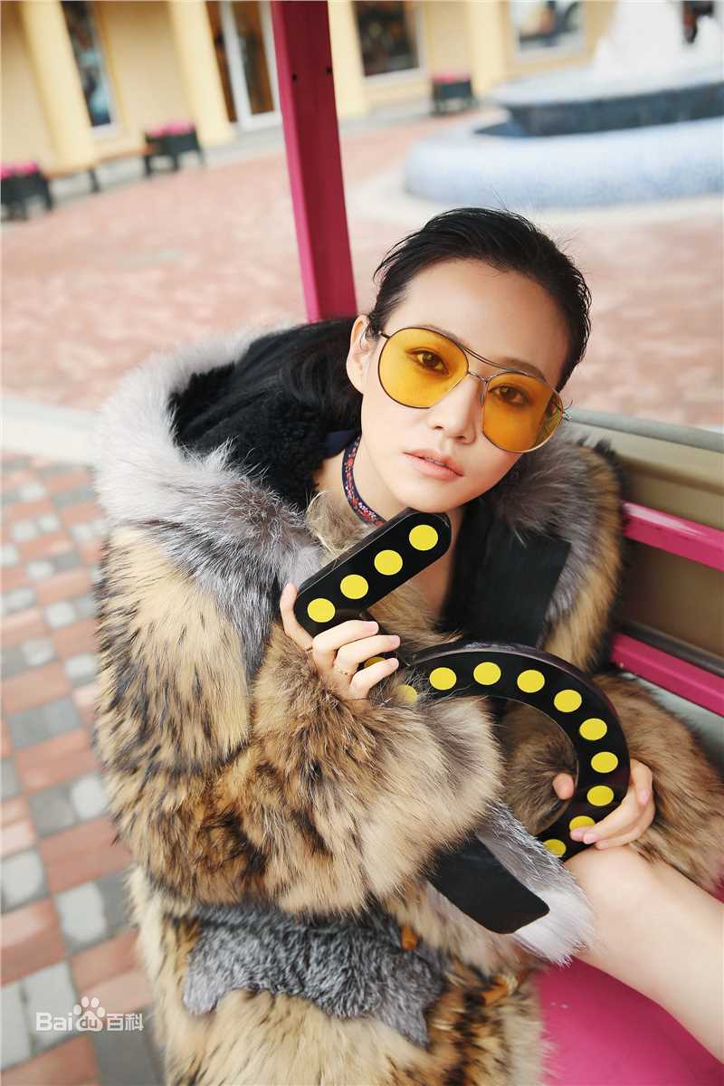 谭卓最新杂志壁纸