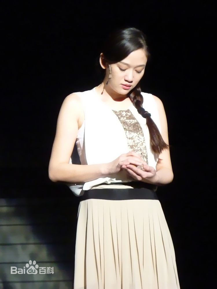 陈乔恩(Joe Chen)在话剧《面包树上的女人》饰 程韵中的