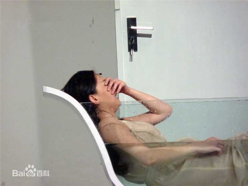 陈乔恩(Joe Chen)在话剧《面包树上的女人》饰 程韵中的