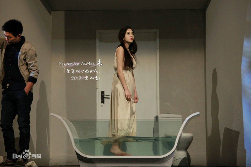 陈乔恩(Joe Chen)在话剧《面包树上的女人》饰 程韵中的