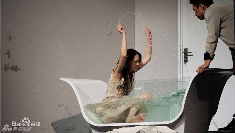 陈乔恩(Joe Chen)在话剧《面包树上的女人》饰 程韵中的