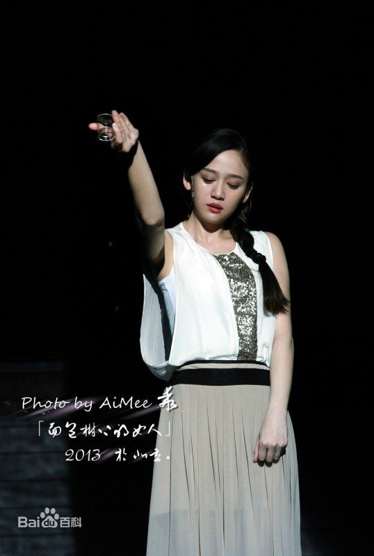 陈乔恩(Joe Chen)在话剧《面包树上的女人》饰 程韵中的