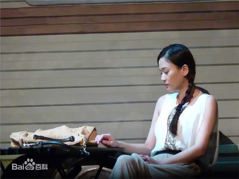 陈乔恩(Joe Chen)在话剧《面包树上的女人》饰 程韵中的