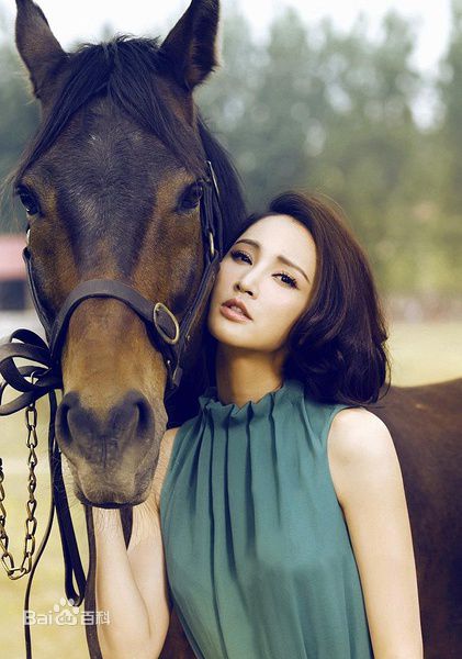 精选张歆艺(Zhang Xinyi)精彩图册1