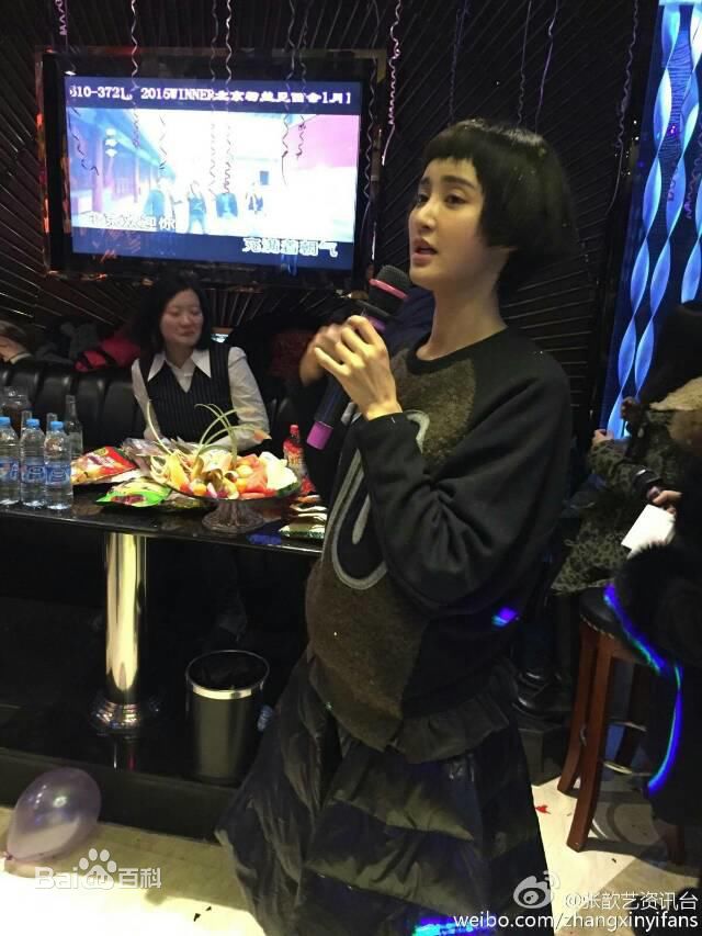 张歆艺(Zhang Xinyi)影迷跨年性感图片图集