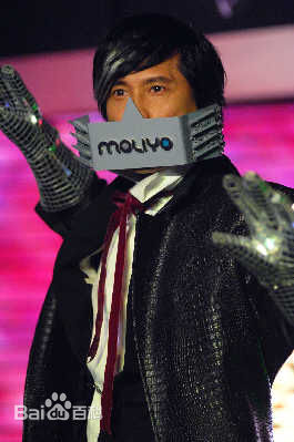 包小柏(Tino)代言魔幻圣典前后照片