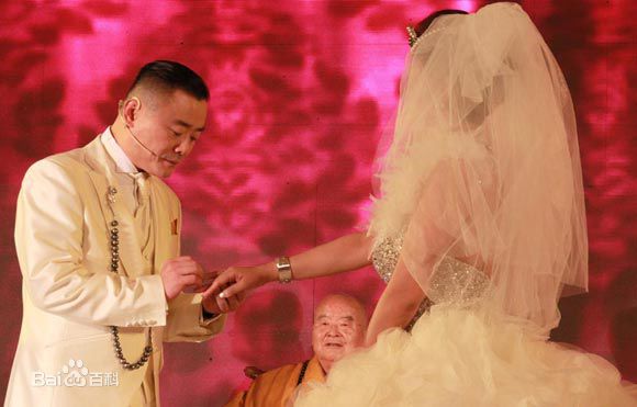 周立波(Zhou Libo)婚礼素颜照壁纸