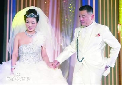 周立波(Zhou Libo)婚礼素颜照壁纸