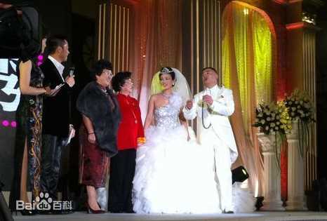 周立波(Zhou Libo)婚礼素颜照壁纸