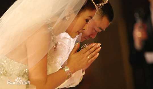 周立波(Zhou Libo)婚礼素颜照壁纸