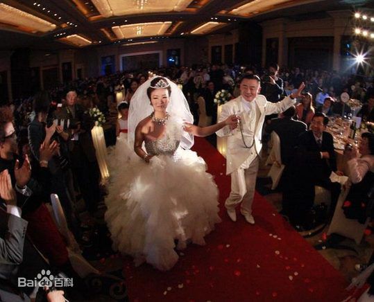 周立波(Zhou Libo)婚礼素颜照壁纸