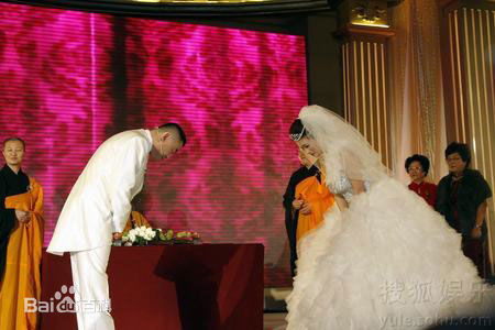 周立波(Zhou Libo)婚礼素颜照壁纸