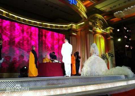 周立波(Zhou Libo)婚礼素颜照壁纸