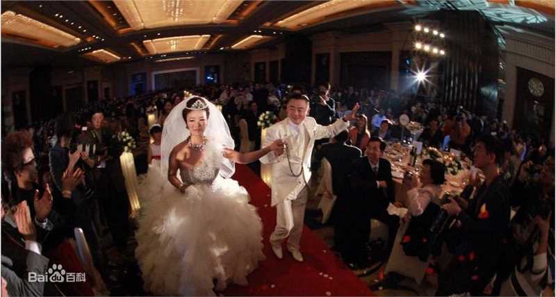 周立波(Zhou Libo)婚礼素颜照壁纸