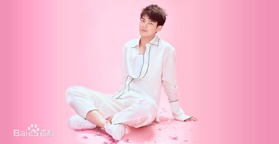 最新董力在《梦中情人》中的图集