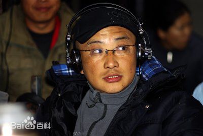 吕小品出席活动照壁纸壁纸