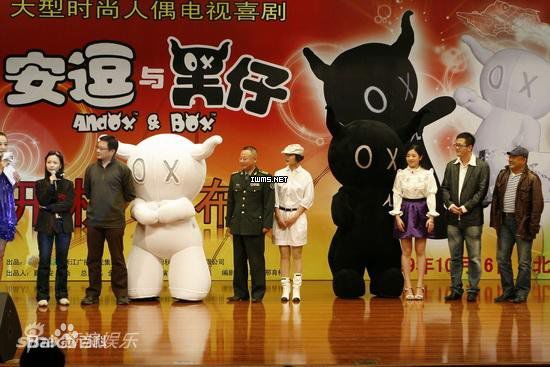 吕小品出席活动照壁纸壁纸