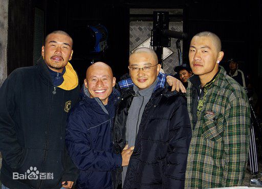 吕小品出席活动照壁纸壁纸